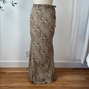 Elegant Brown Patterned Skirt